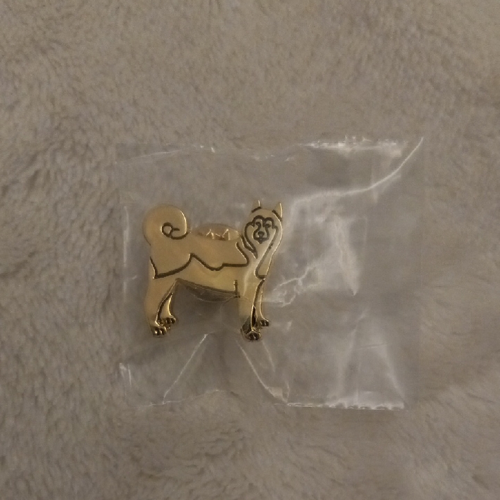 New Burberry Husky Lapel Pin 110$